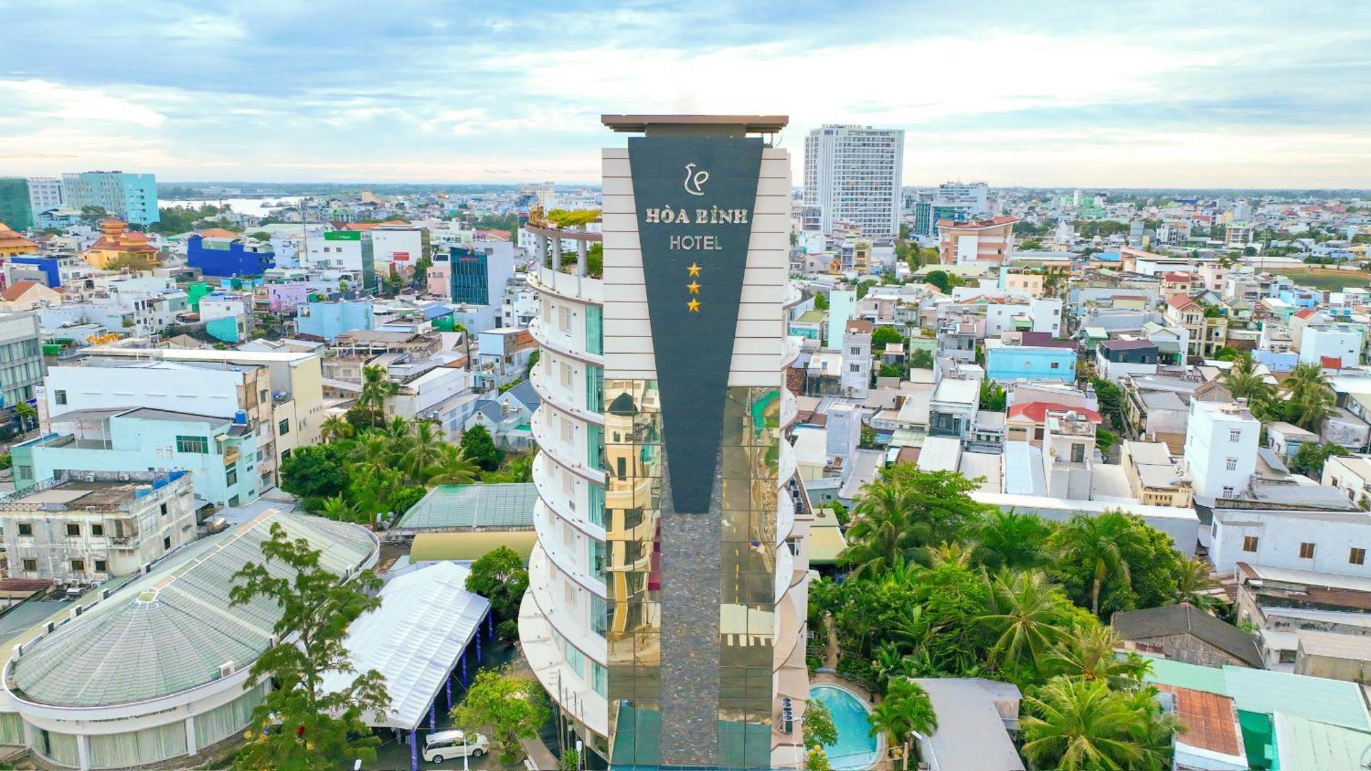 Hoa Binh 1 Hotel Long Xuyên Buitenkant foto