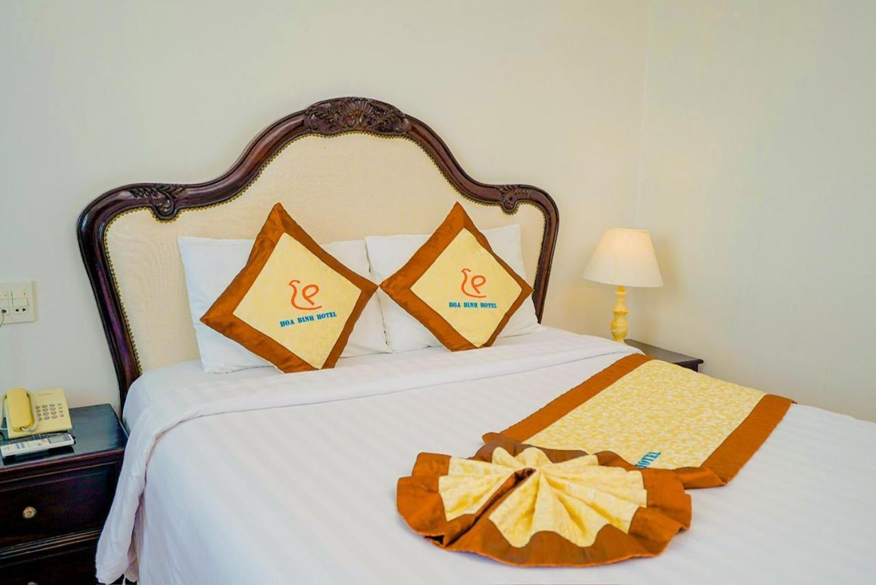 Hoa Binh 1 Hotel Long Xuyên Buitenkant foto