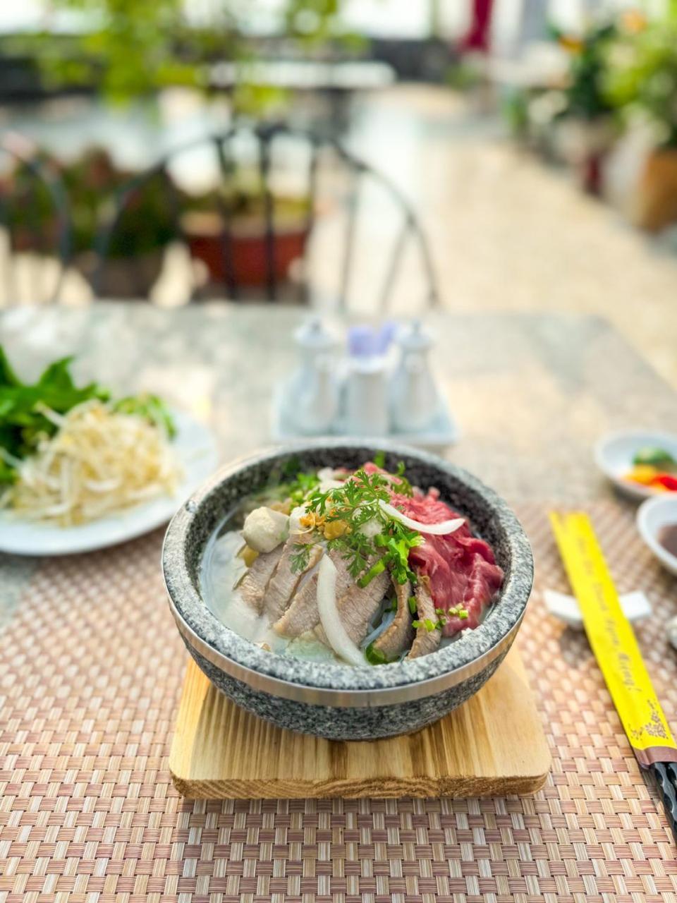 Hoa Binh 1 Hotel Long Xuyên Buitenkant foto