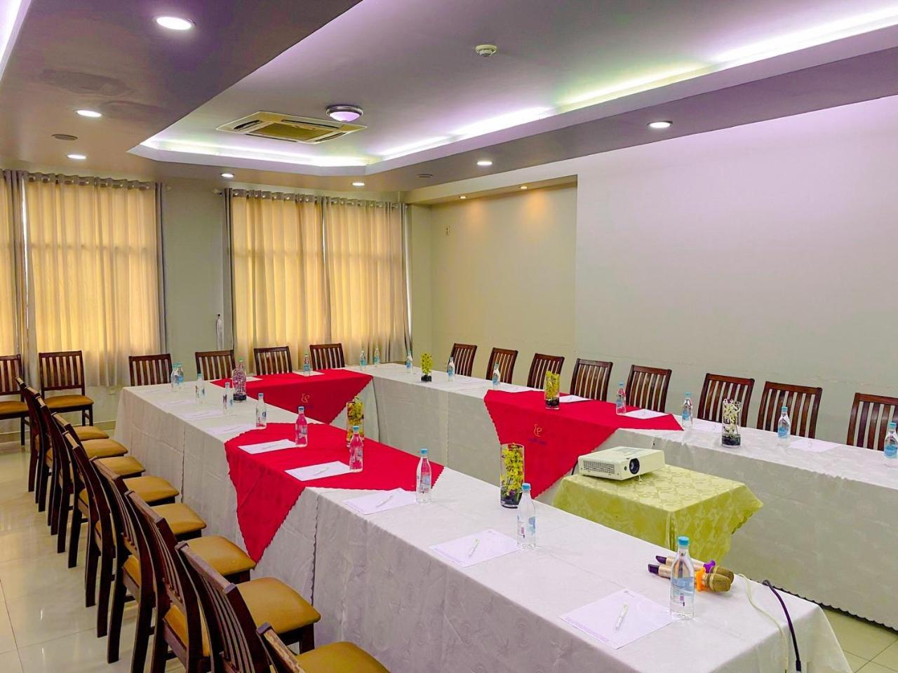 Hoa Binh 1 Hotel Long Xuyên Buitenkant foto