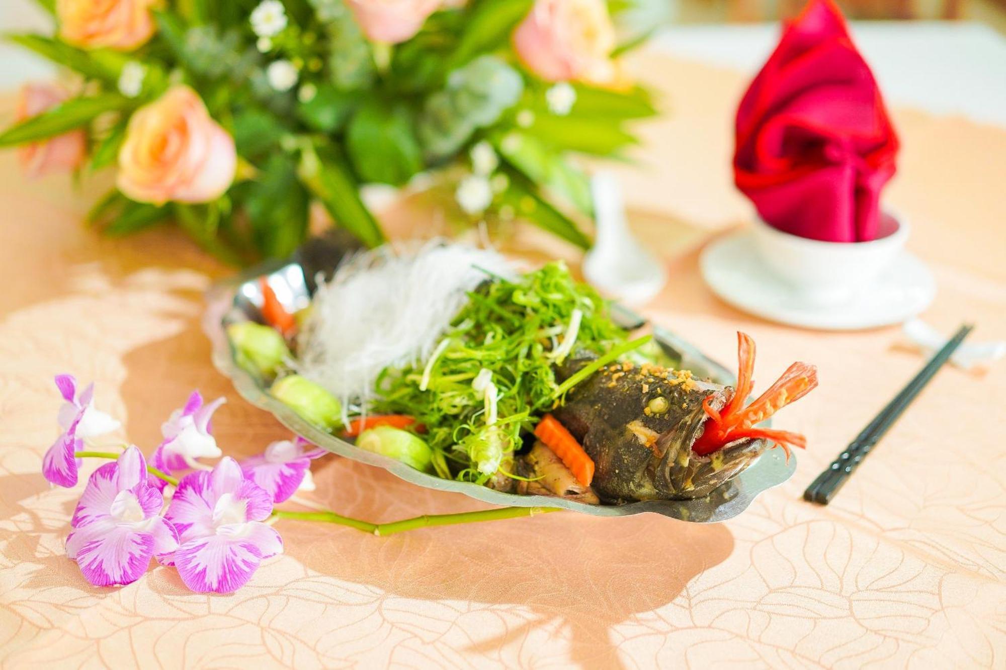 Hoa Binh 1 Hotel Long Xuyên Buitenkant foto