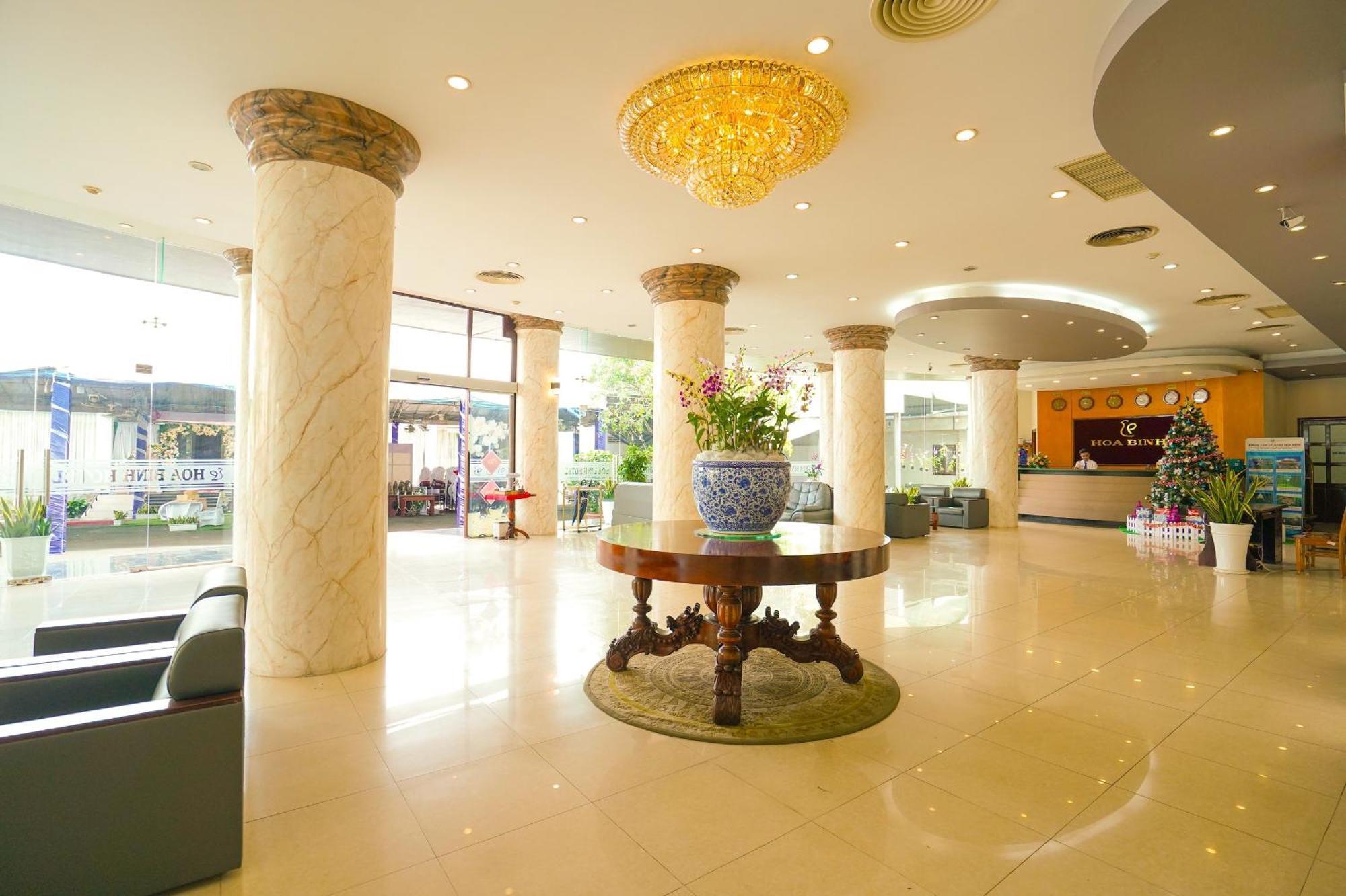 Hoa Binh 1 Hotel Long Xuyên Buitenkant foto