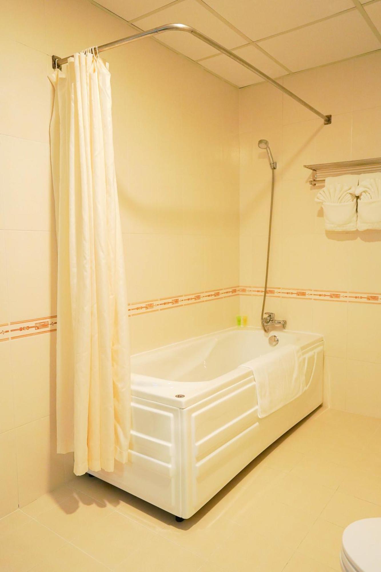 Hoa Binh 1 Hotel Long Xuyên Buitenkant foto