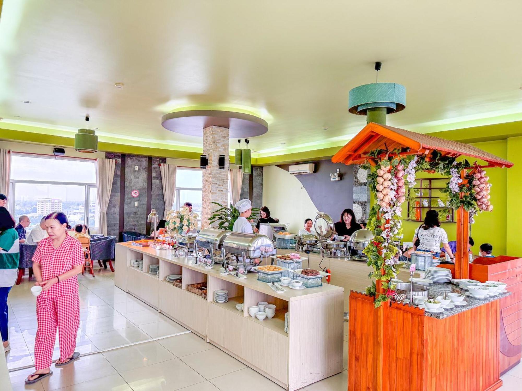 Hoa Binh 1 Hotel Long Xuyên Buitenkant foto