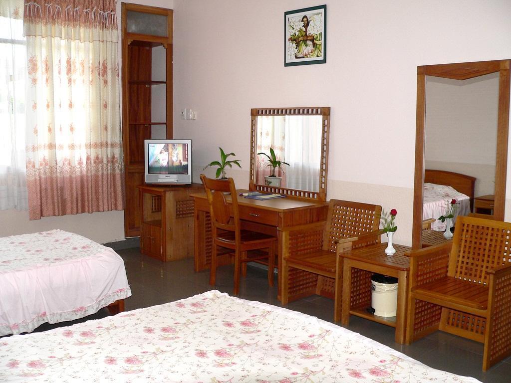 Hoa Binh 1 Hotel Long Xuyên Buitenkant foto